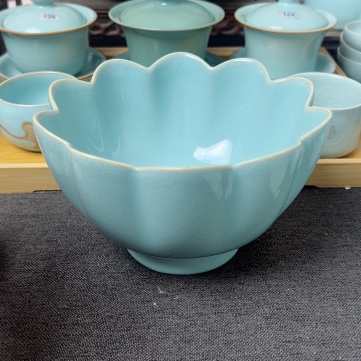 杯K***e天青色莲花碗微瑕