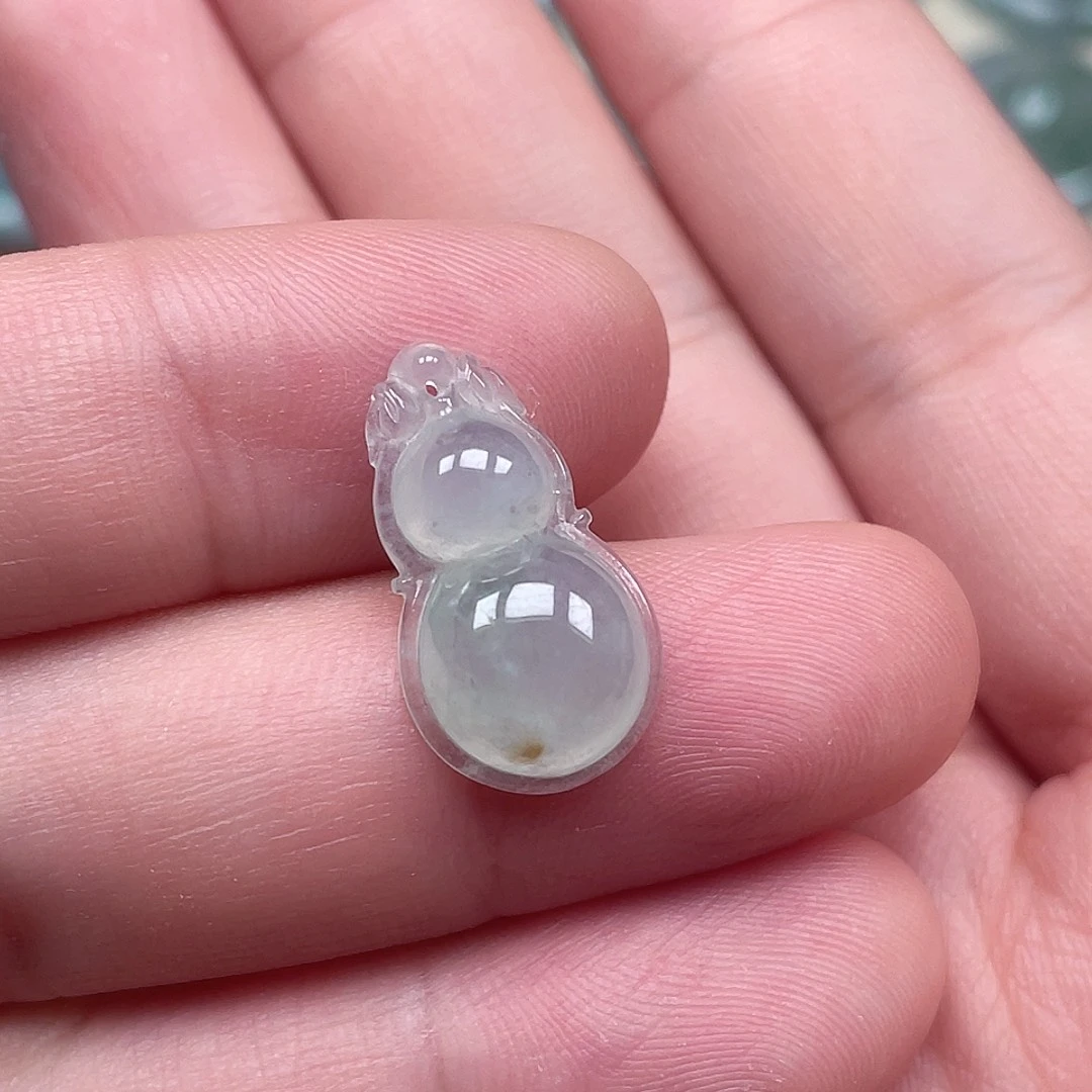 翡翠未镶嵌颈饰葫芦