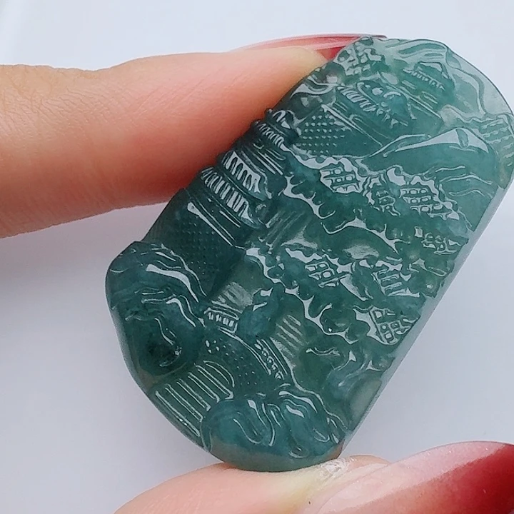 翡翠未镶嵌颈饰多样性发其一