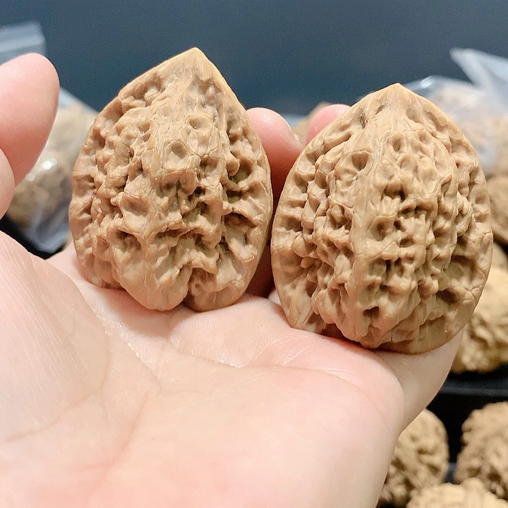 文玩核桃吊坠40金公子修尖
