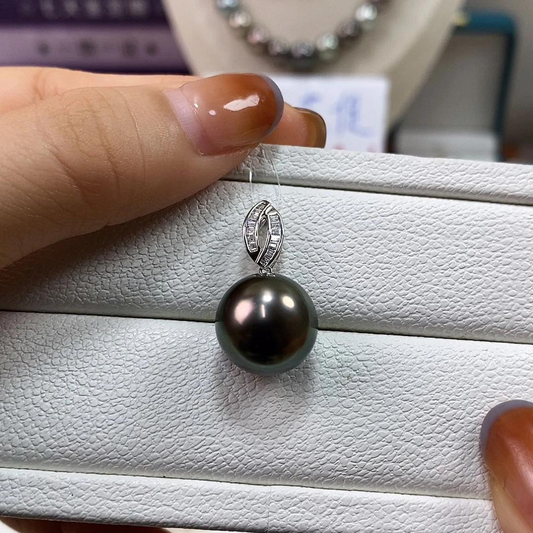 18K金镶嵌海水珍珠吊坠(不含链)13.7m大溪地黑珍珠吊坠（拉贡品质）