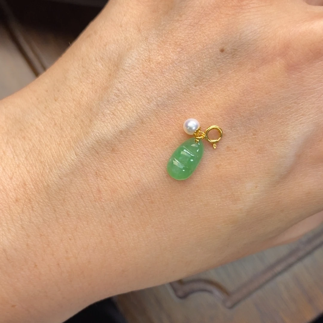 翡翠18K金镶嵌颈饰翡翠