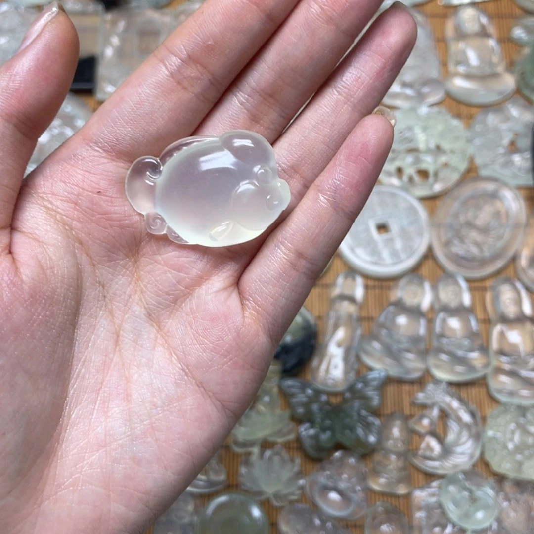 未镶嵌蛇纹石玉颈饰暴***哥