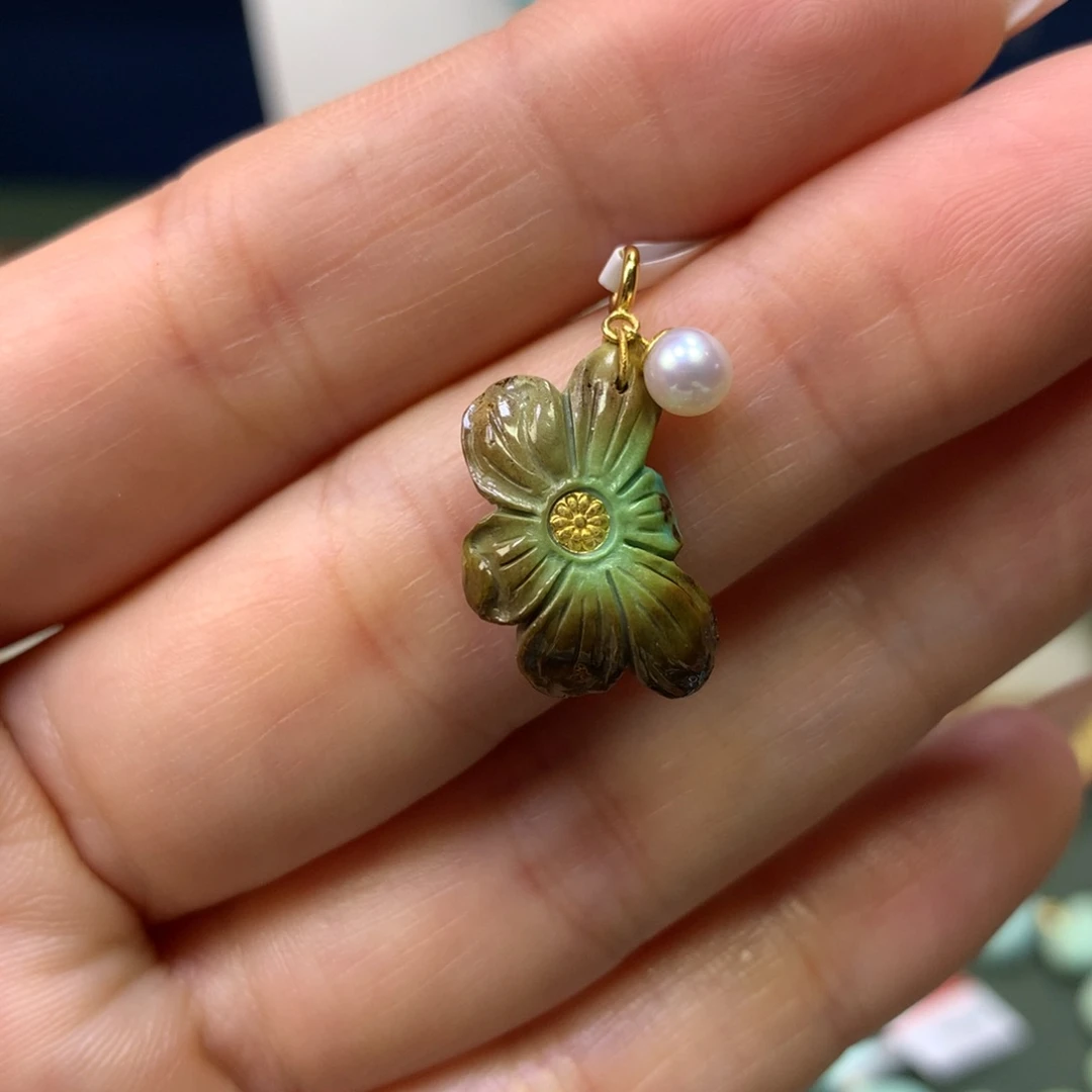 绿松石吊坠18K金镶嵌