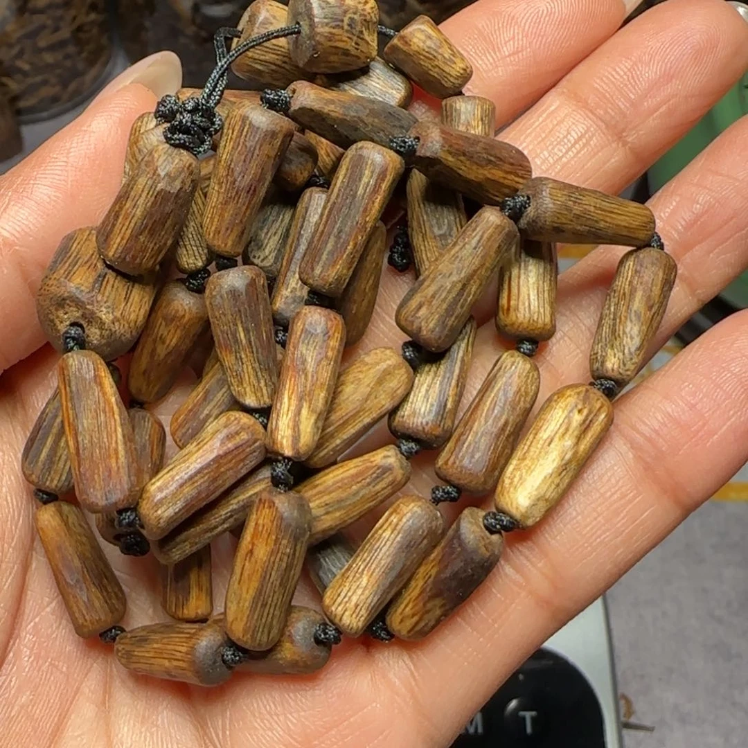 树脂制品錢*人白旗树心油手串