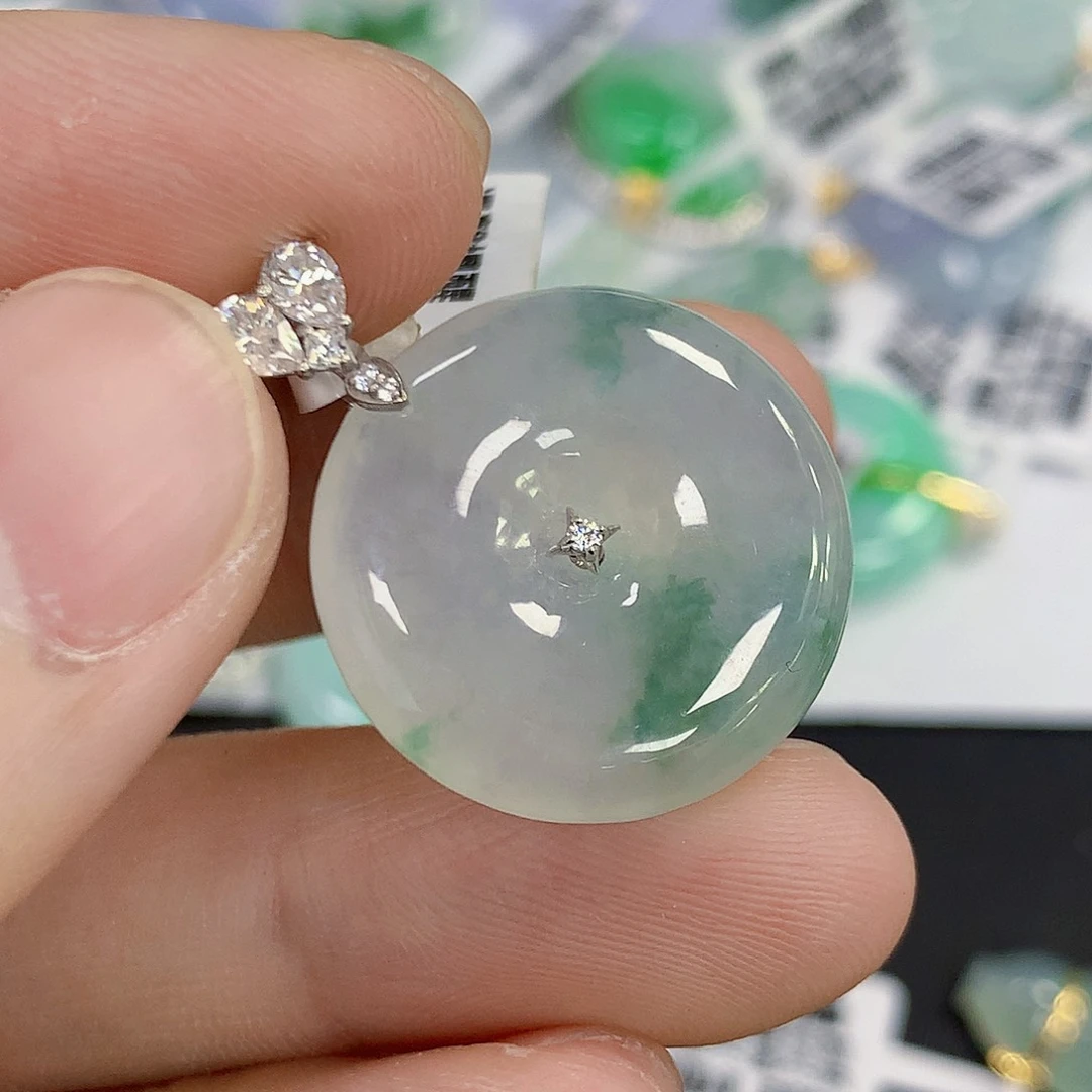 颈饰18K金镶嵌翡翠