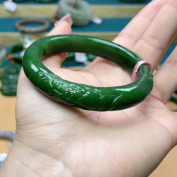和田玉手镯 圈口57。编号91未镶嵌
