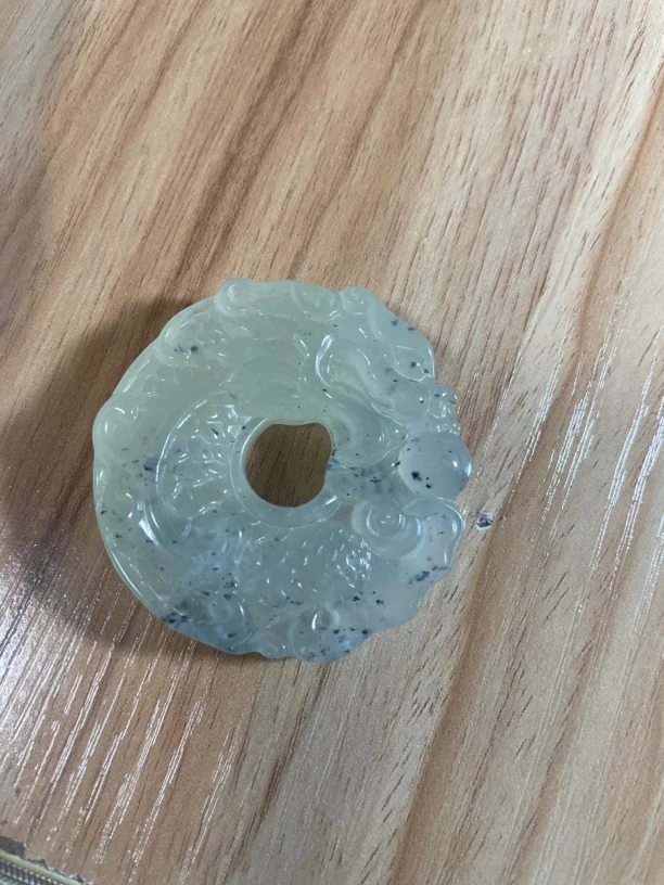 纯天然岫玉龙鱼扣