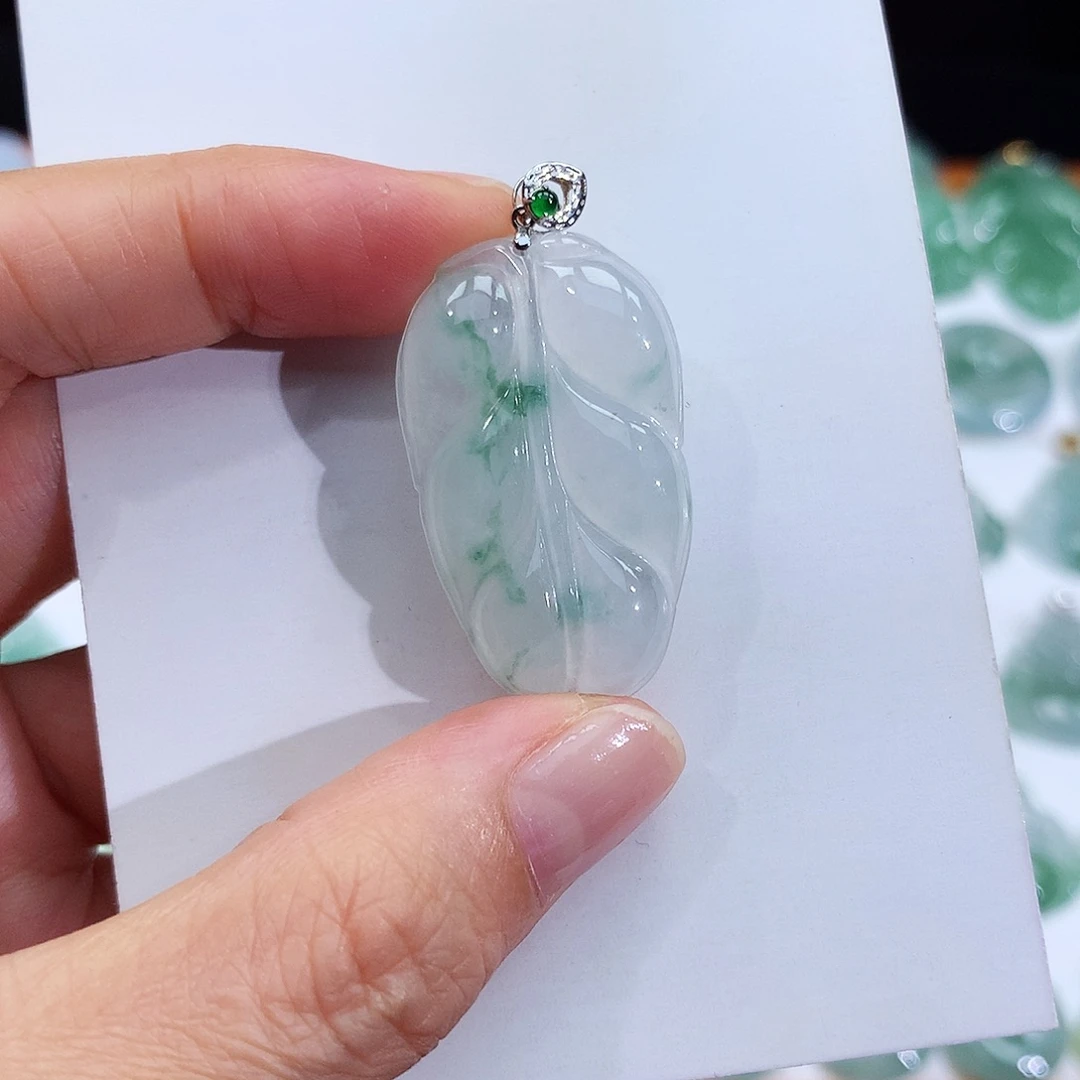 翡翠18K金镶嵌颈饰翡翠吊坠