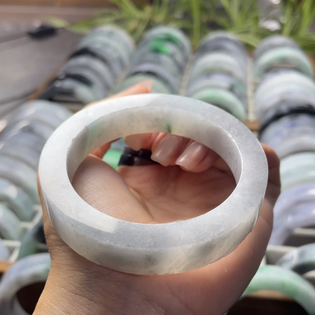 定制翡翠未镶嵌翡翠手镯