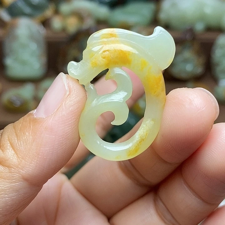 岫岩河磨玉（透闪石质玉）未镶嵌颈饰