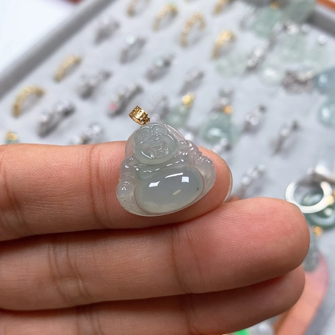 颈饰18K金镶嵌翡翠