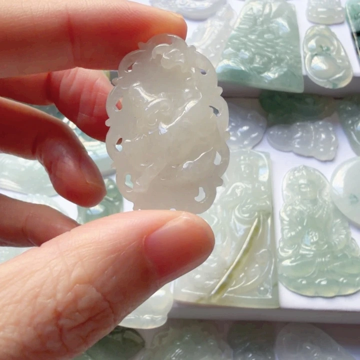 翡翠未镶嵌颈饰翡翠