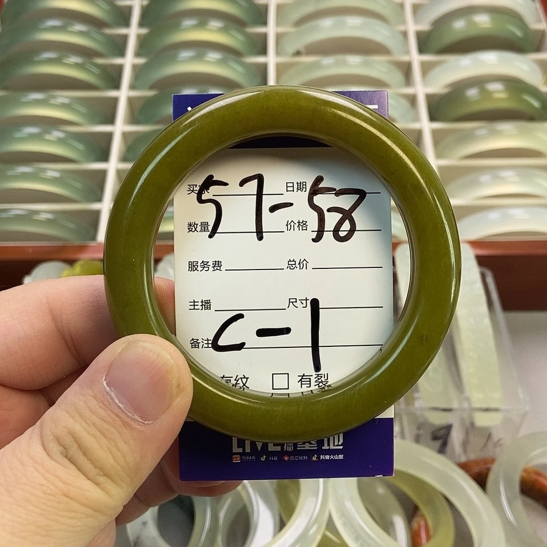 蛇纹石玉手镯未镶嵌牛油果