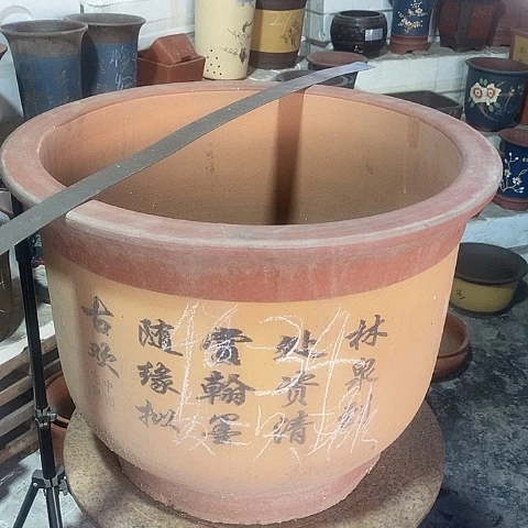 中国宜兴紫砂花盆，