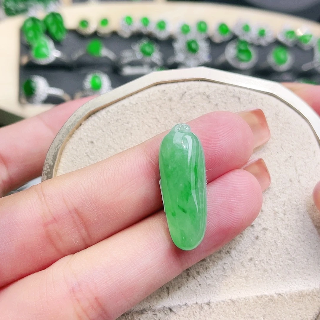 翡翠未镶嵌挂件裸石