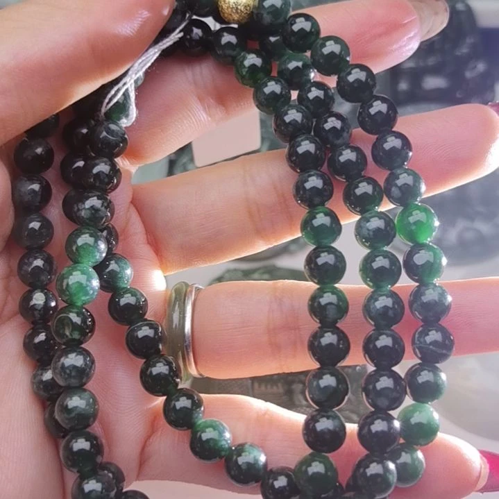 翡翠颈饰未镶嵌天然的A货翡翠多样性发货