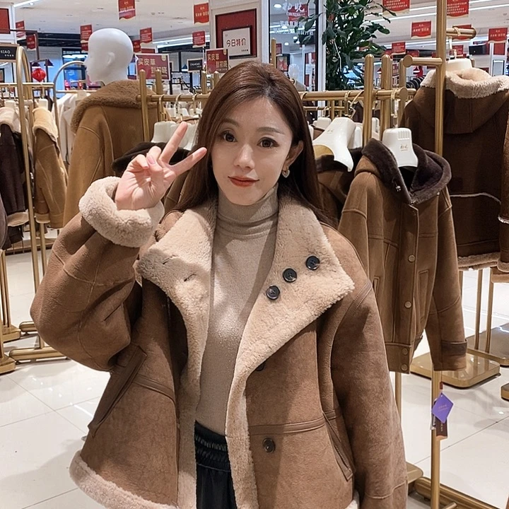 初晓皮草外套搭配