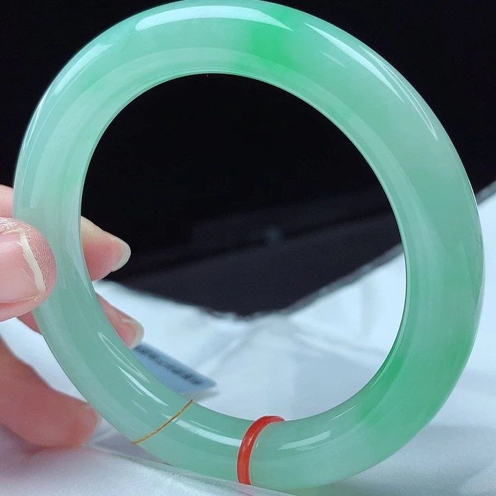 翡翠未镶嵌手镯55圆3082