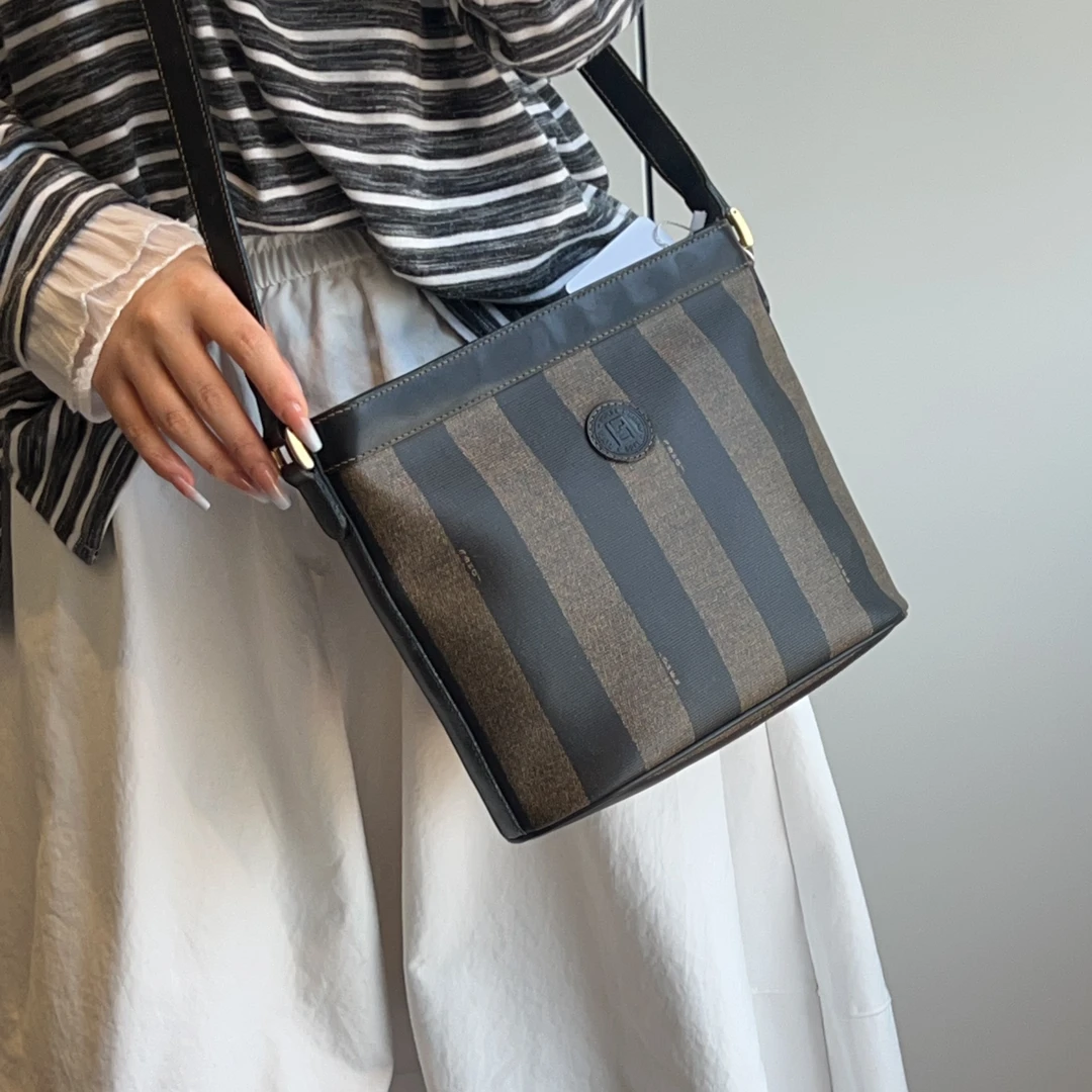95新 FENDI/芬迪 胡桃木斜挎包包95新/JM0095