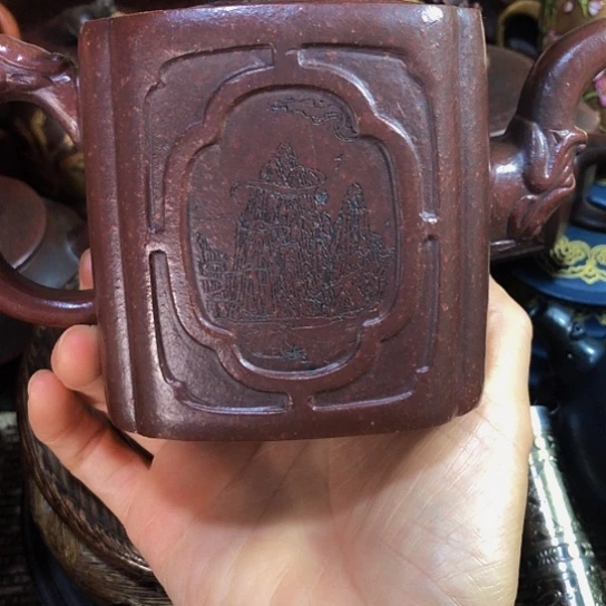 茶壶紫砂原矿泥料手工制作的一把紫砂壶。