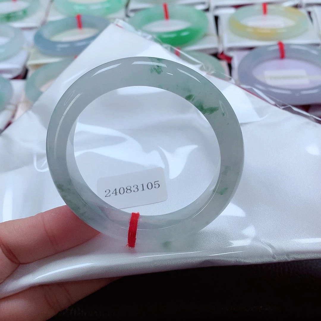 翡翠手镯未镶嵌天然A货翡翠