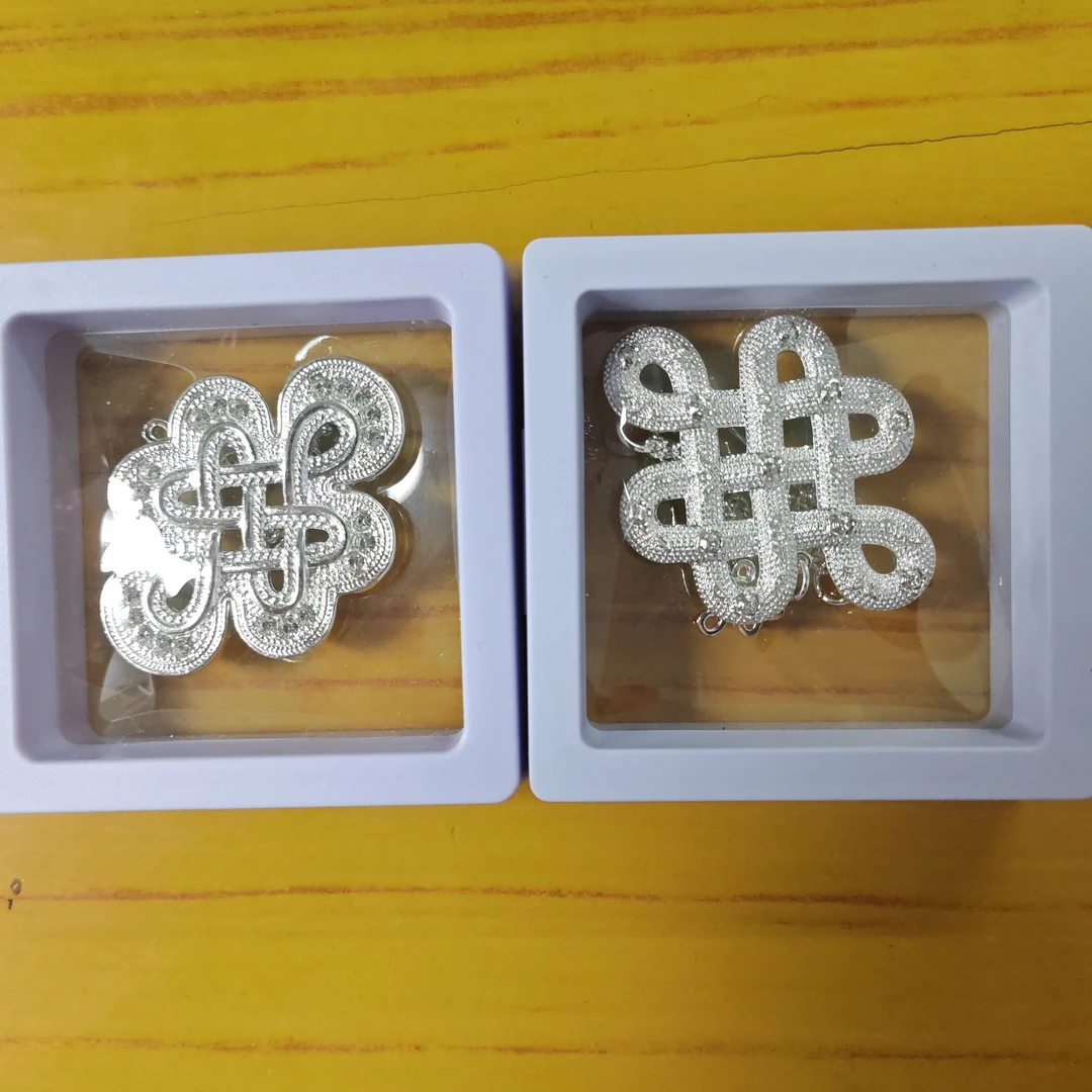 合金硅胶胸针 银色 结 胸针