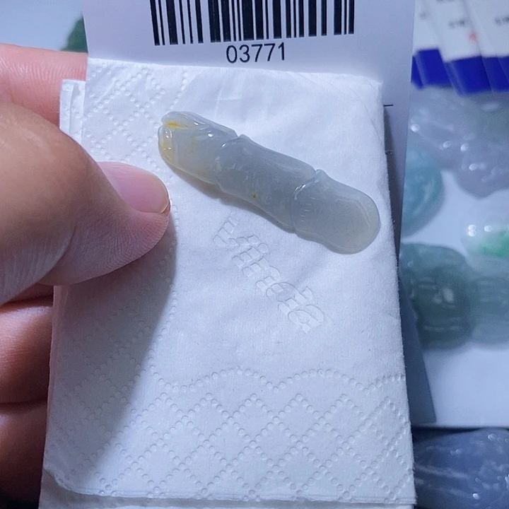 颈饰未镶嵌翡翠天光墟翡翠市场现金代购