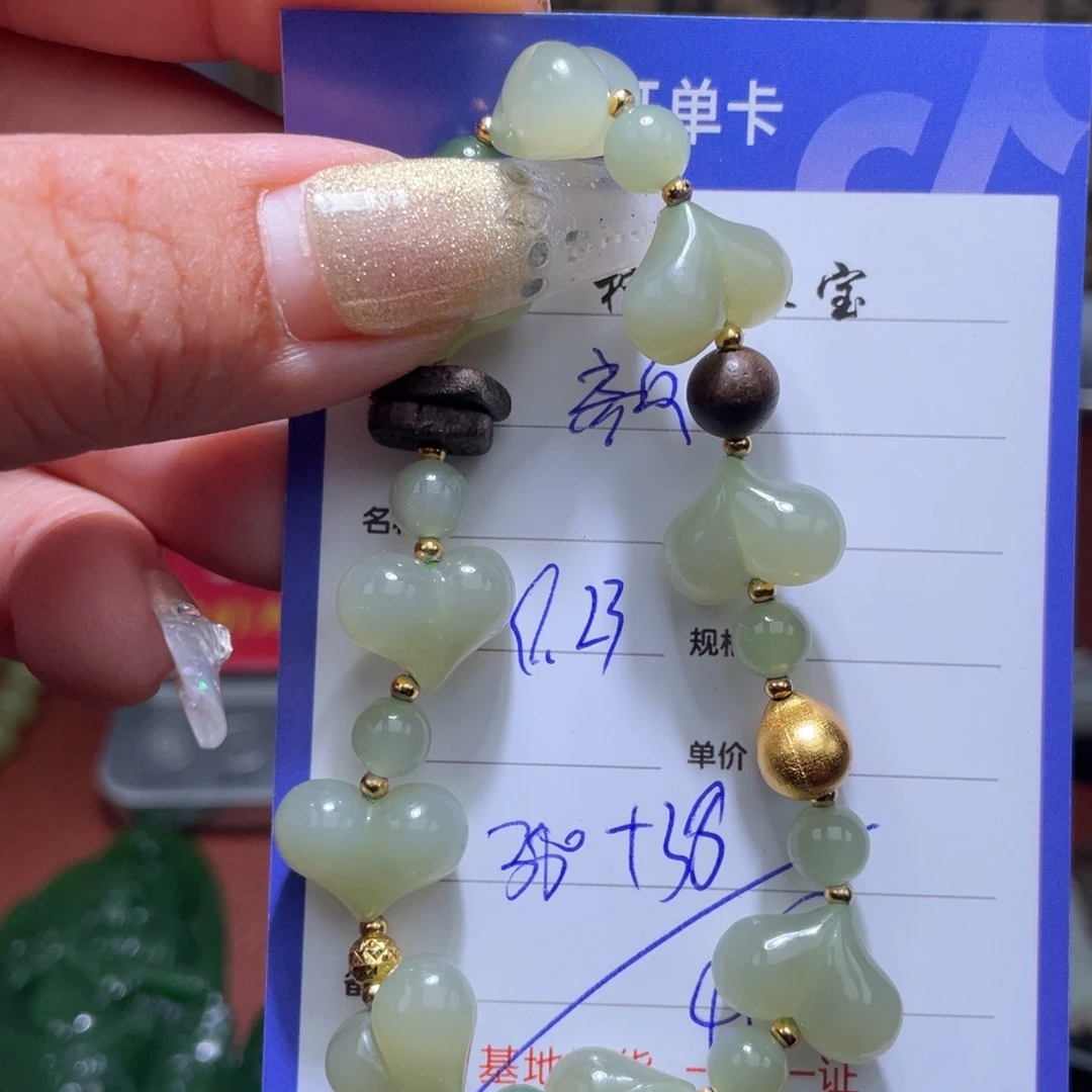 颜***颈饰未镶嵌和田玉