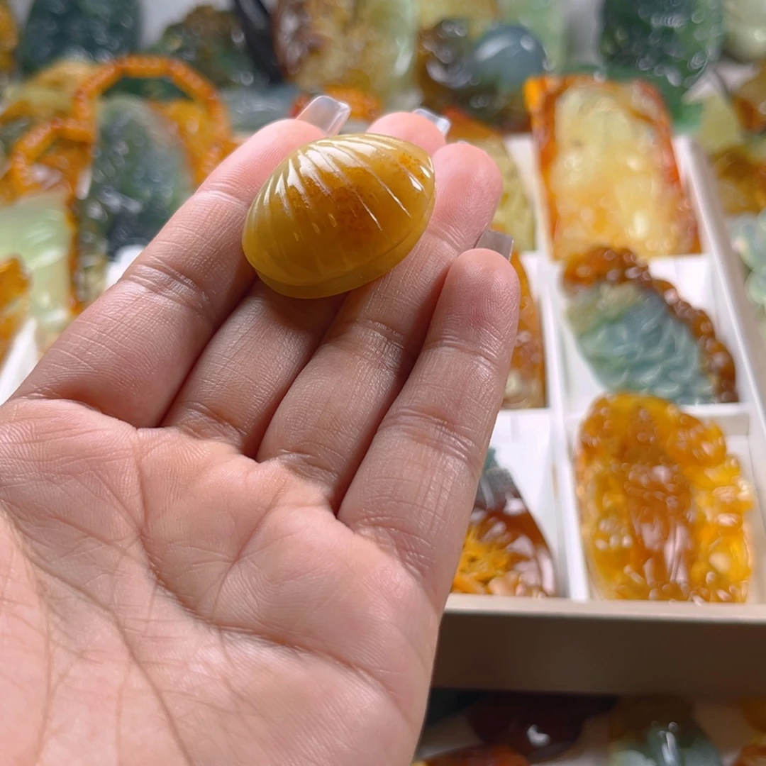 漠***明蛇纹石玉未镶嵌颈饰