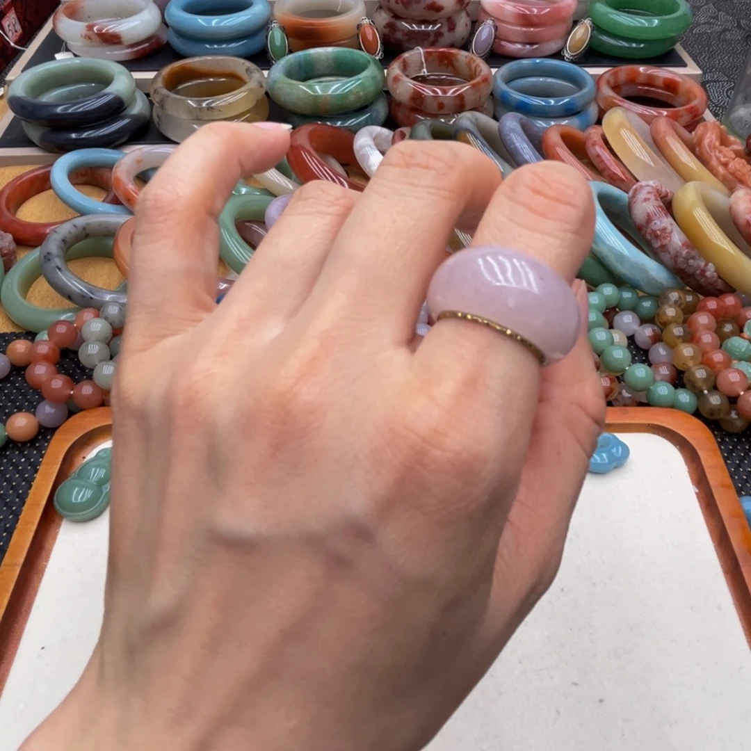 静***张石英质玉未镶嵌圈口60