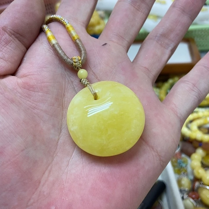 蜜蜡未镶嵌裸石吊坠
