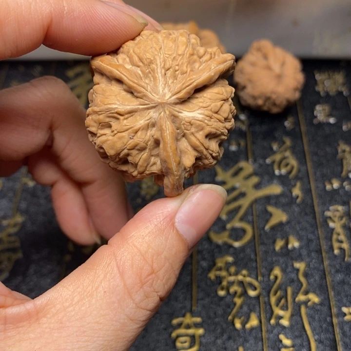 崆***鹰文玩核桃吊坠文玩核桃异形单只