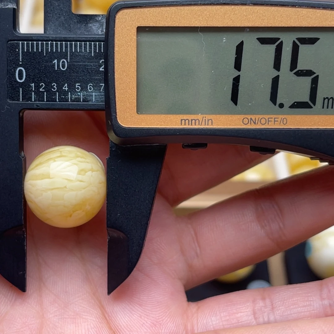 吾***蛋裸石琥珀未镶嵌蜜蜡圆珠 思思