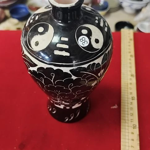 瓷片瓷片，各种摆件，均有瑕疵。沙锅！