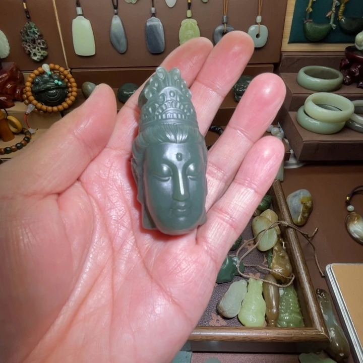 丰***利和田玉未镶嵌颈饰