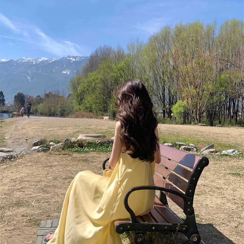 海边度假风黄色吊带连衣裙女夏季宽松休闲沙滩裙仙女