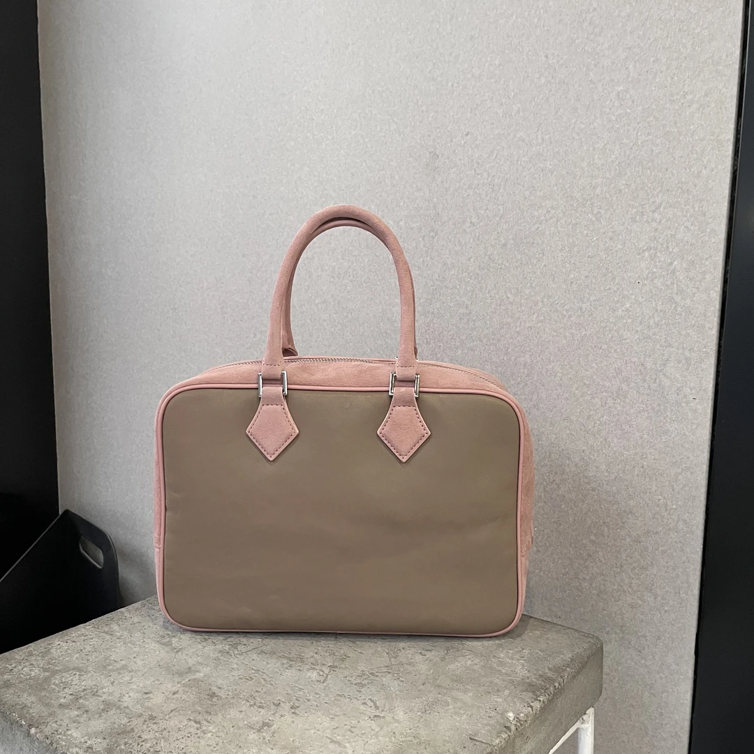 植鞣牛皮拼接羊津绒羽毛包手提保龄球大包