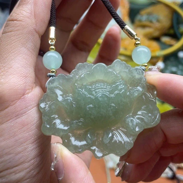 蛇纹石玉未镶嵌吊坠