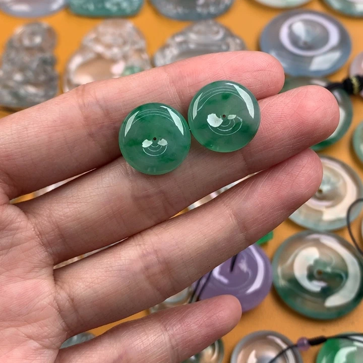 颈饰未镶嵌翡翠…