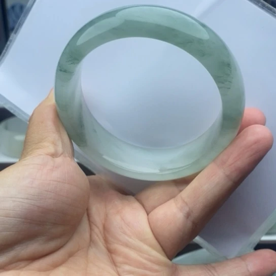 晓***晨石英质玉（金丝玉）手镯未镶嵌