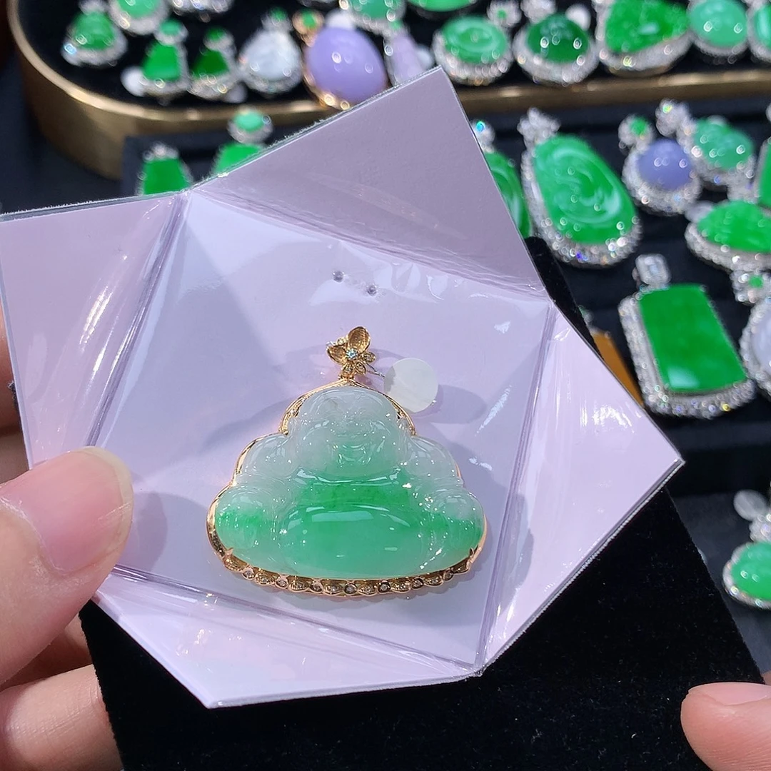 翡翠18K金镶嵌颈饰