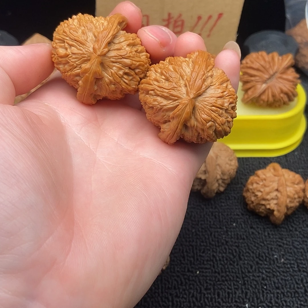 核桃文玩核桃把件闷白42