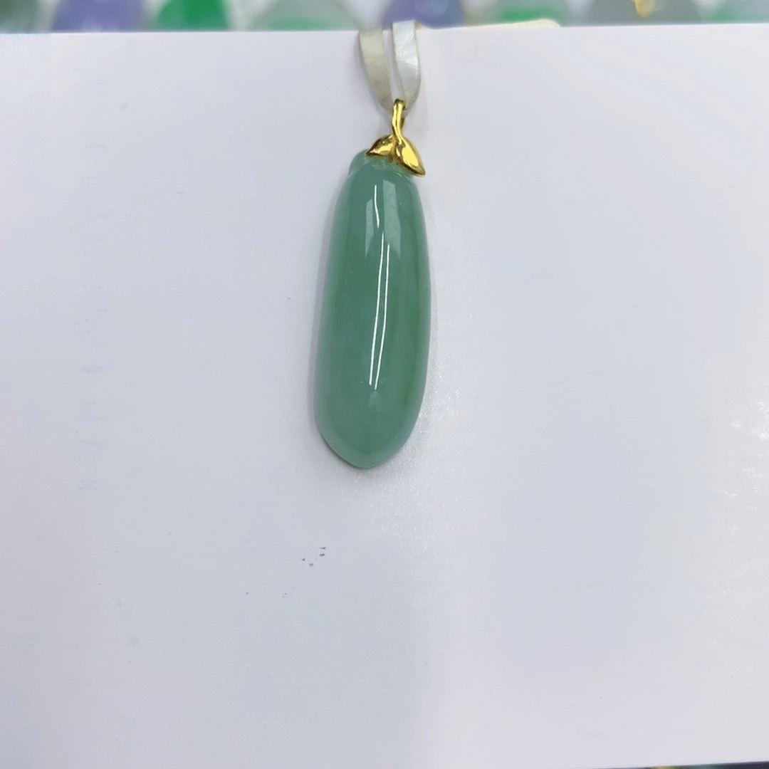 颈饰18K金镶嵌翡翠翡翠