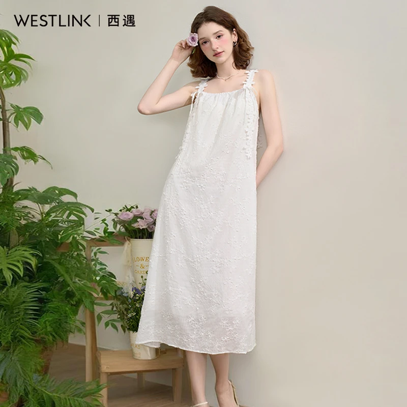 西遇白色仙女风连衣裙女2025年夏季新款绣花旅游海边度假风吊带裙