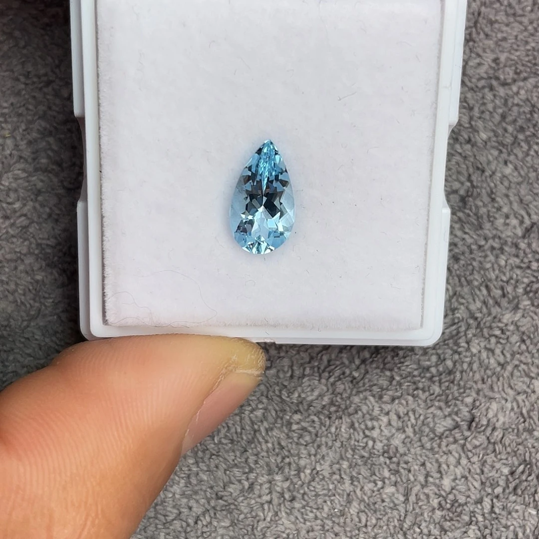 海蓝宝石裸石未镶嵌2.09Ct。