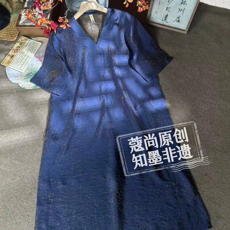 秋季新款新中式国风宽松显瘦气质轻奢龟裂纹V领连衣裙