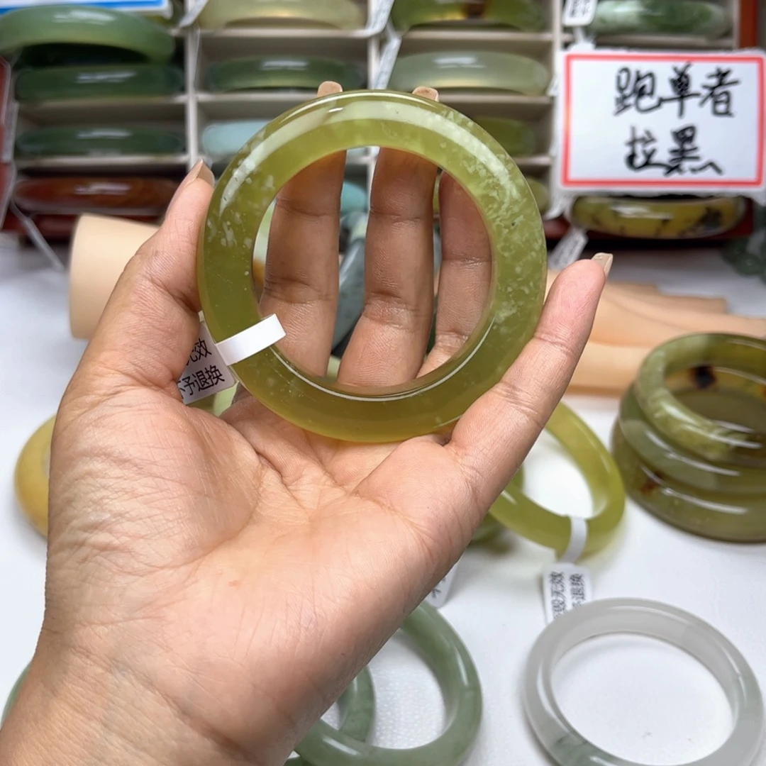 蛇纹石玉未镶嵌手镯