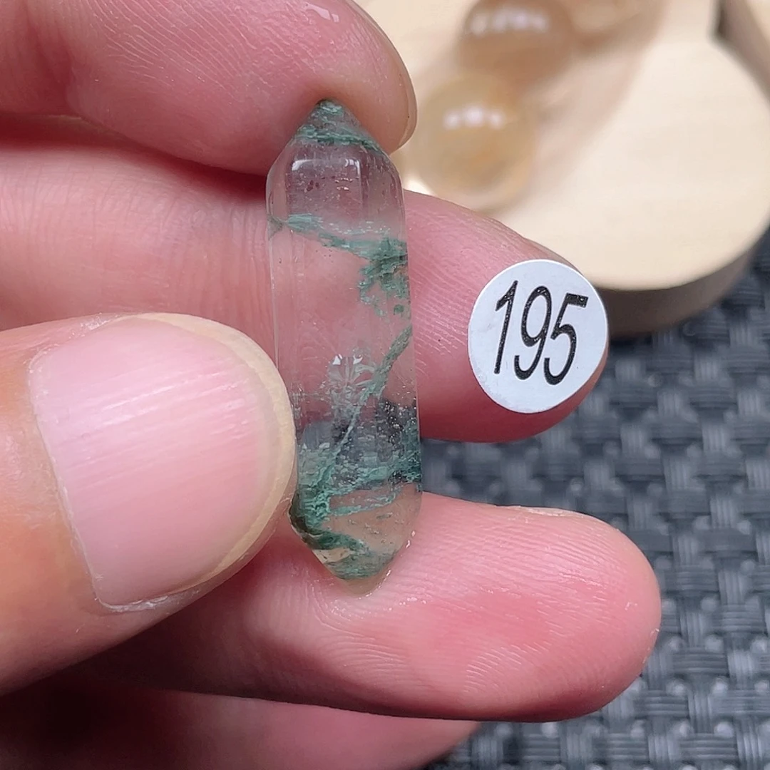 C***作未镶嵌吊坠(不含链)水晶