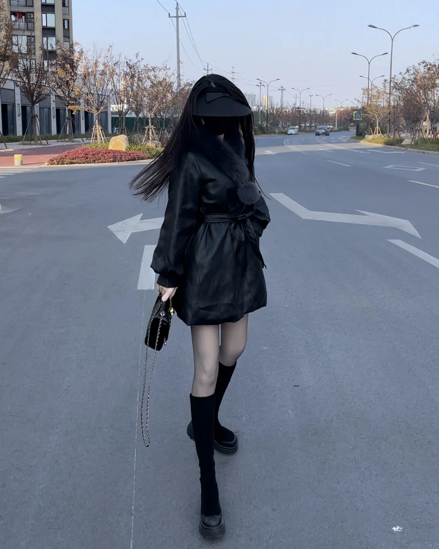 掐腰羽绒百搭皮衣外套